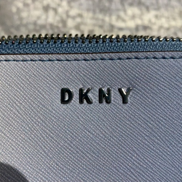 NWT DKNY Bryant Cosmetic Case 🔥 - Picture 4 of 5